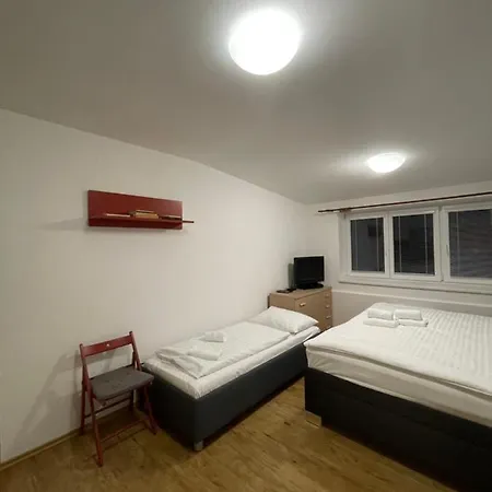 V Lipne Nad Vltavou 25 アパート